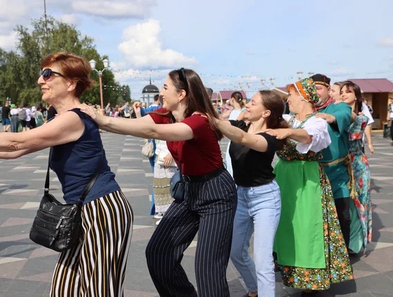 Стало известно, сколько россиян поддерживают идею увеличения отпуска с возрастом работника