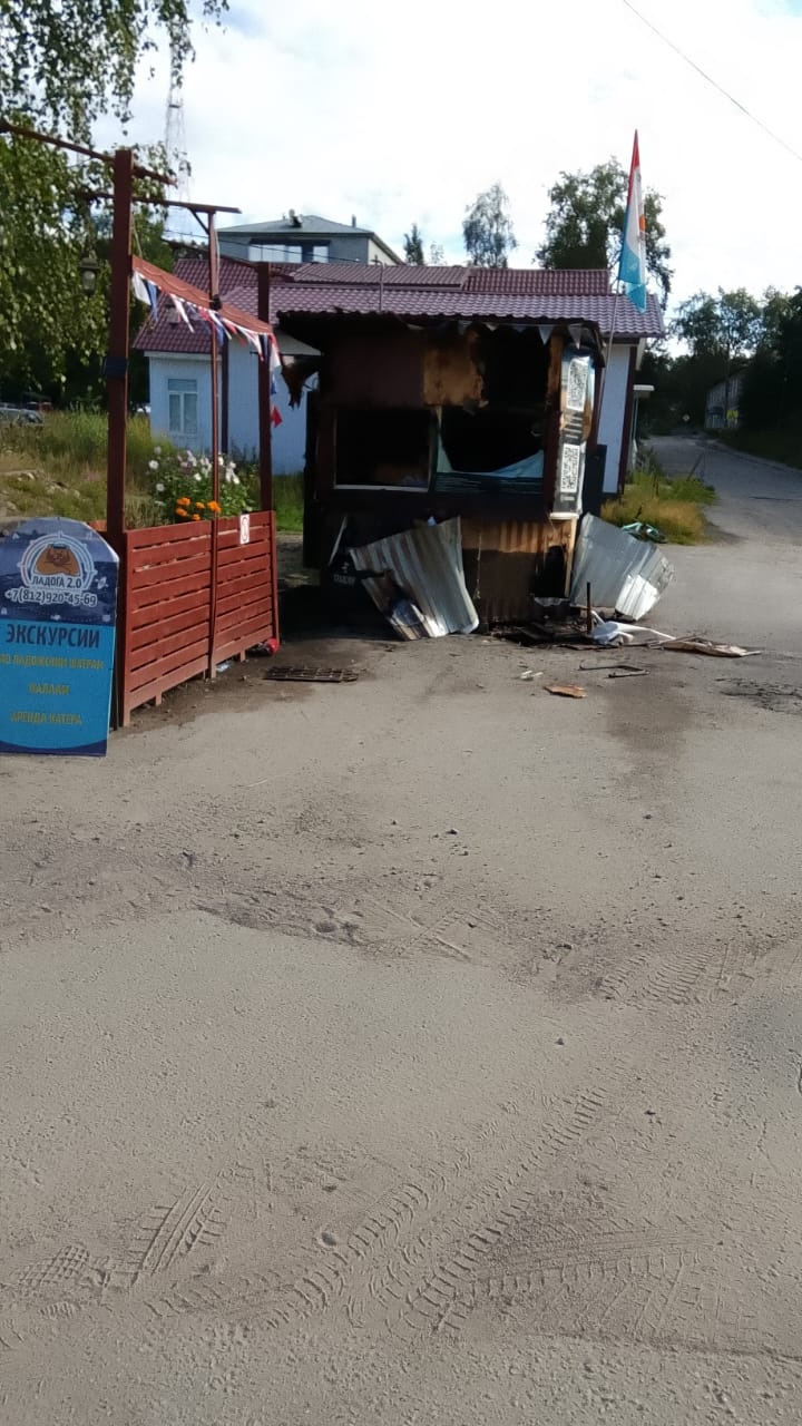 Вандалы сожгли офис по продаже экскурсий в городе Лахденпохья