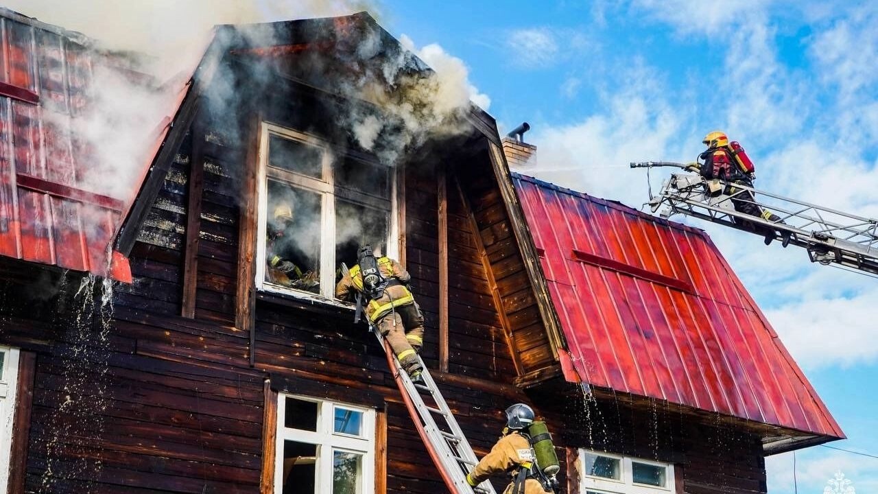 В Карелии семья погорельцев попросила о помощи после пожара в семейном доме