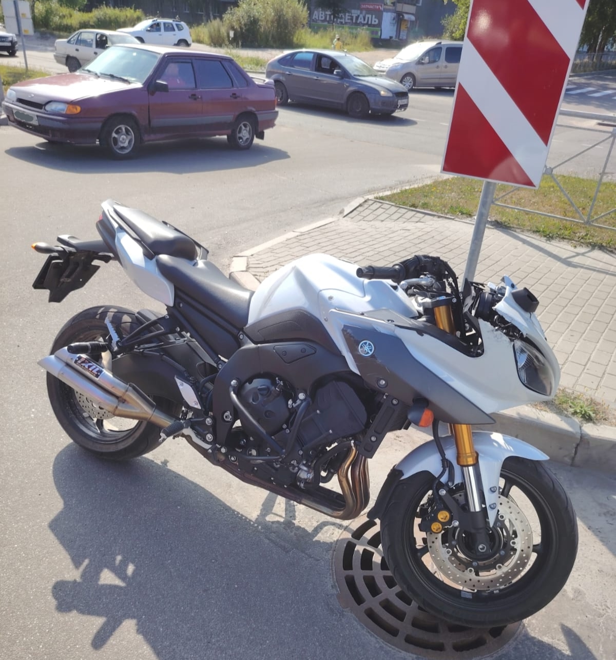 Мотоциклиста травмировала отечественная легковушка, водитель которой нарушил правила проезда перекрестка в Сегеже