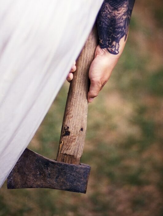 Петрозаводчанин пошел с топором на родителей