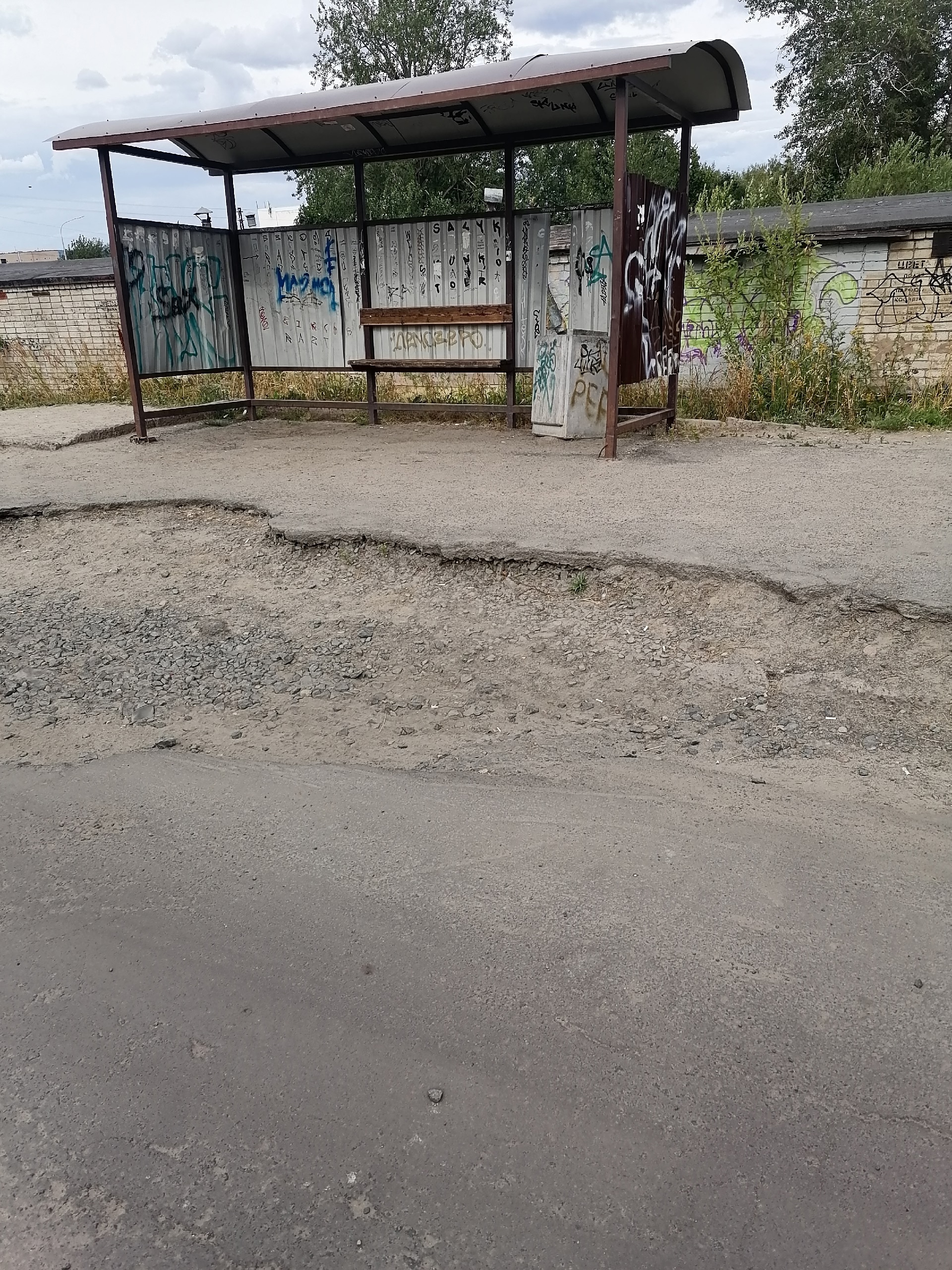 Жители Петрозаводска потребовали благоустроить остановку на Ключевой