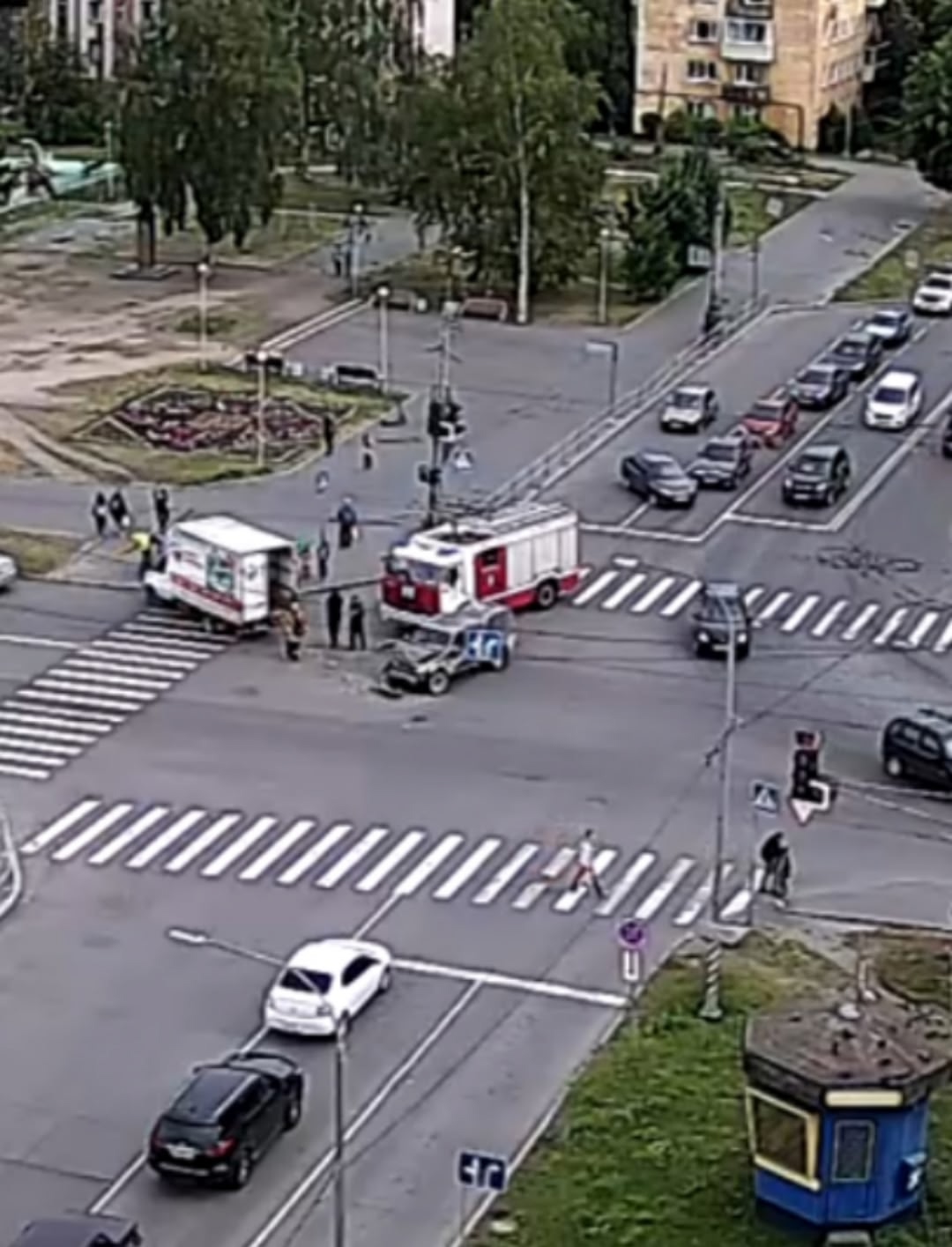 Пикап протаранил грузовой фургон в расширенном центре Петрозаводска