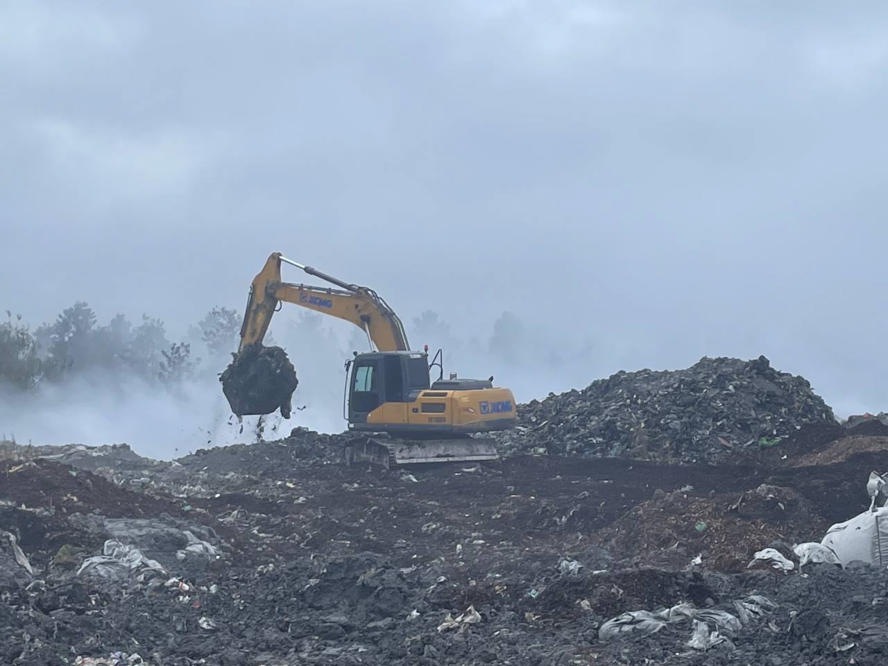 Тлеющую свалку в Кондопожском районе перекопают и пробурят там скважину, чтобы потушить пожар