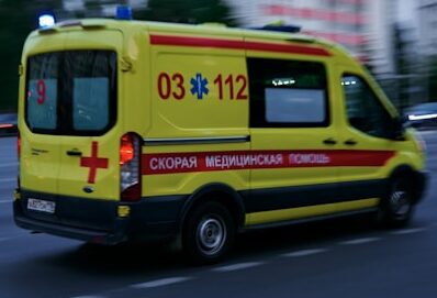 Автобус с туристами по пути из Карелии столкнулся с грузовым поездом на перегоне «Олонец — Лодейное Поле»: есть погибшие