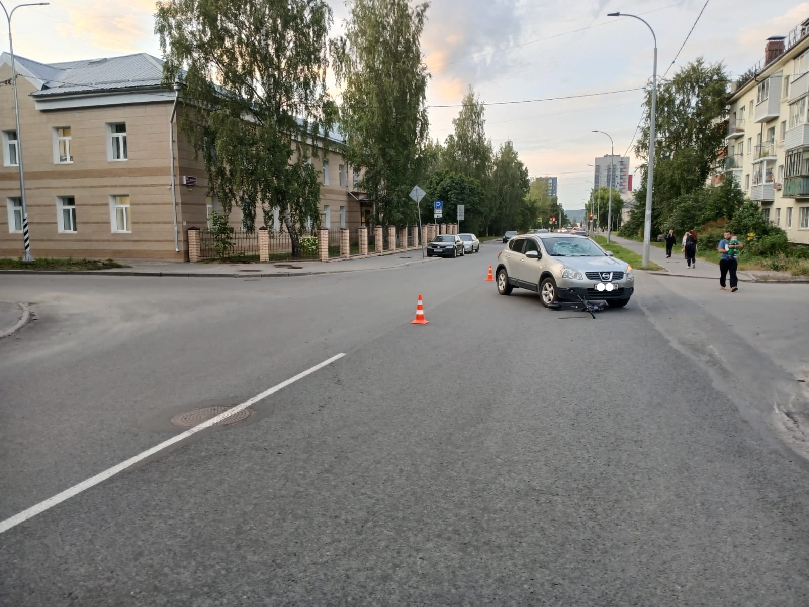 Самокат и автомобиль столкнулись в Петрозаводске