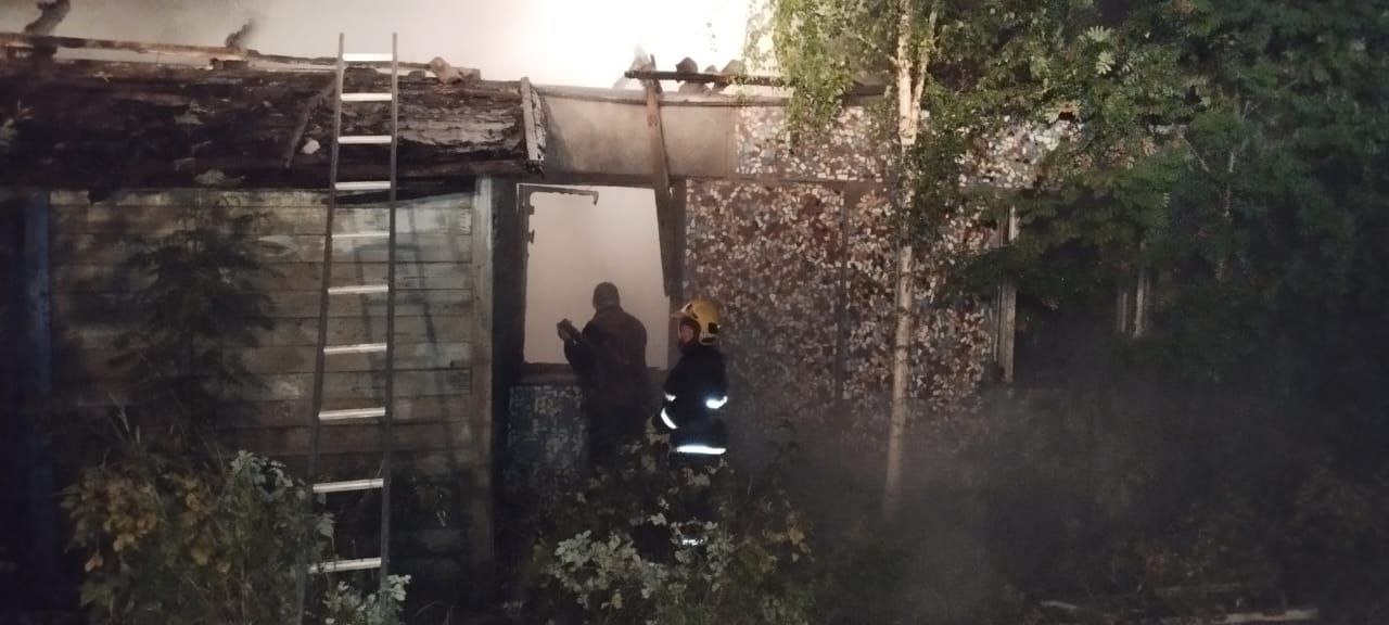 В поселке Ковера сгорел дом