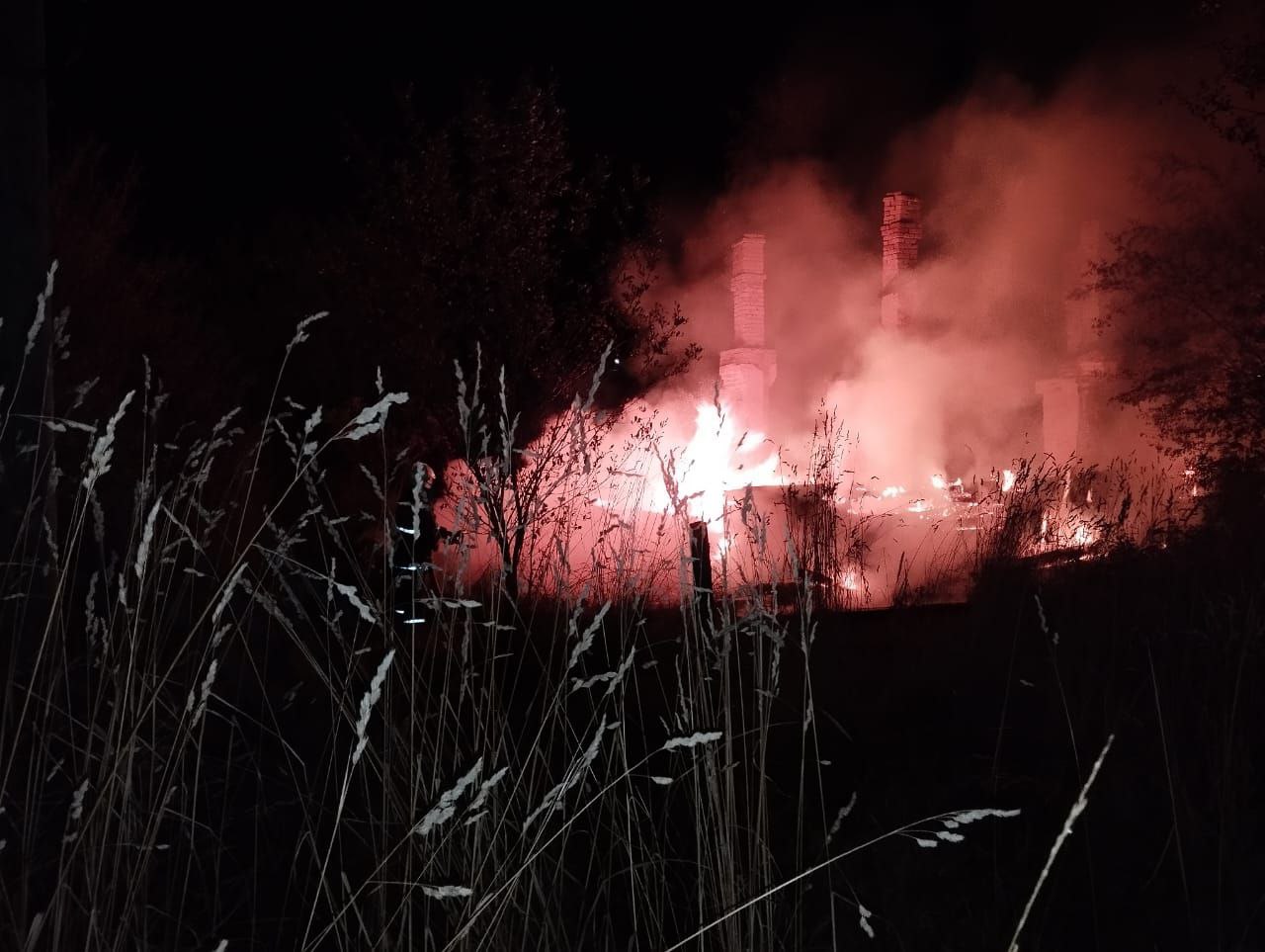 Двухквартирный дом сгорел в Муезерском районе