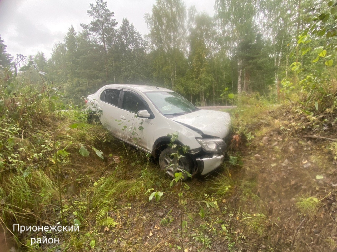 Иномарка на повороте улетела в кювет: появились подробности ДТП с пострадавшими детьми и взрослыми в Прионежье