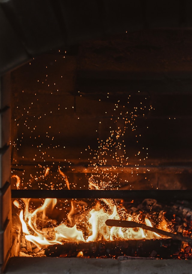 Проблемная печь устроила пожар в бане в старинном карельском селе