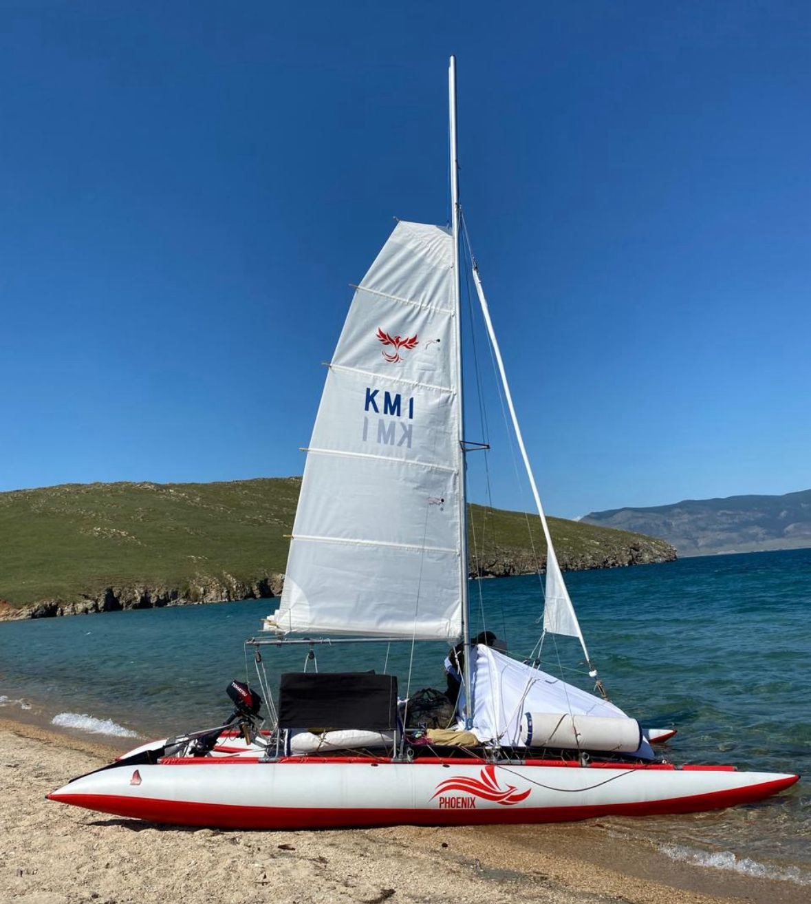 Нашли пенсионеров из Подмосковья, пропавших на парусном катамаране в Карелии