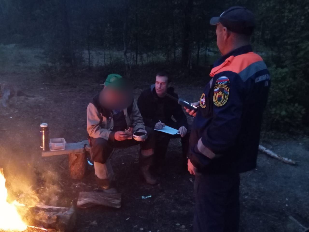 Пропавшего туриста нашли на берегу в Кемском районе