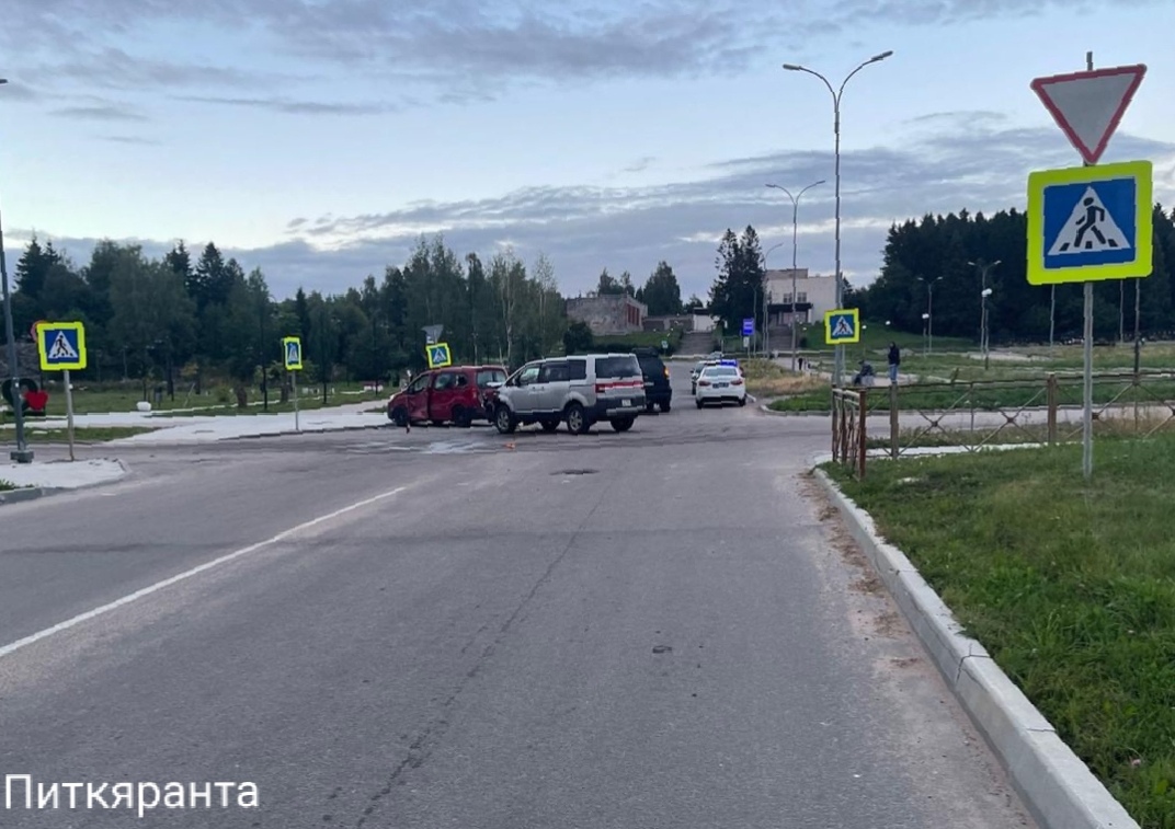 Четверо пострадали в столкновении иномарок в Питкяранте