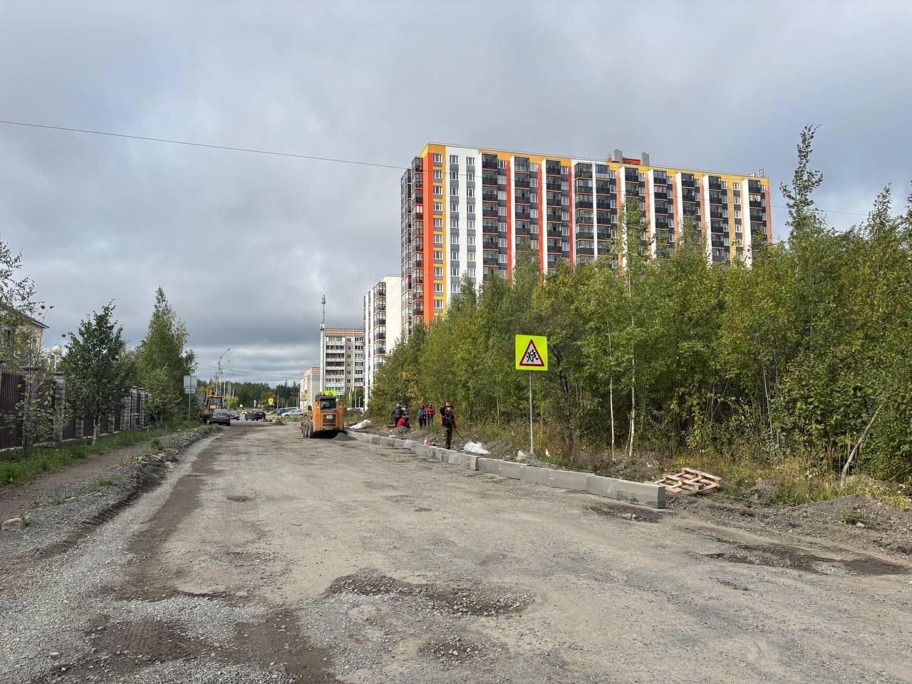 В Петрозаводске начали обустраивать тротуар на улице Хейкконена