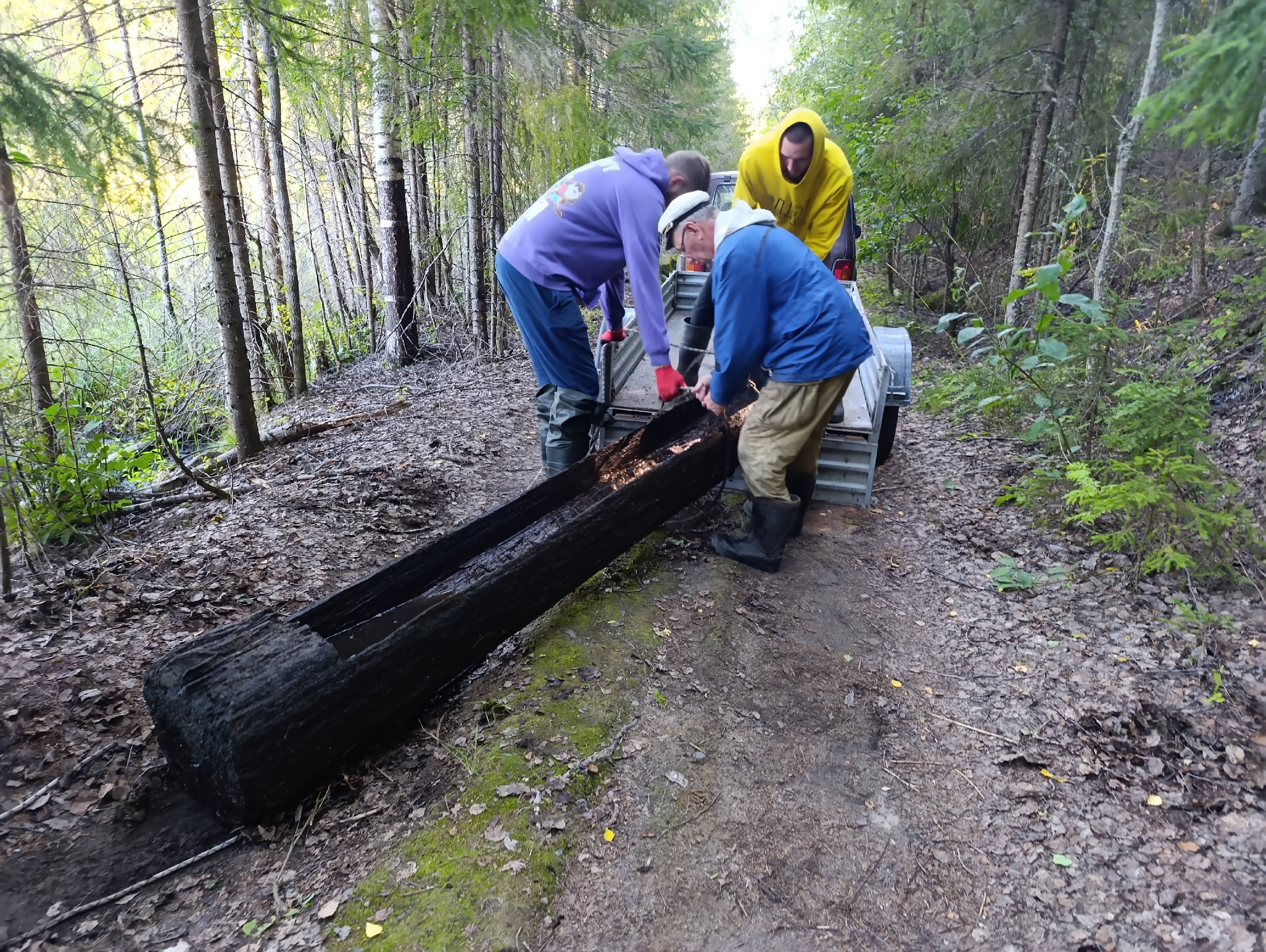 В Карелии нашли уникальную лодку-долбленку