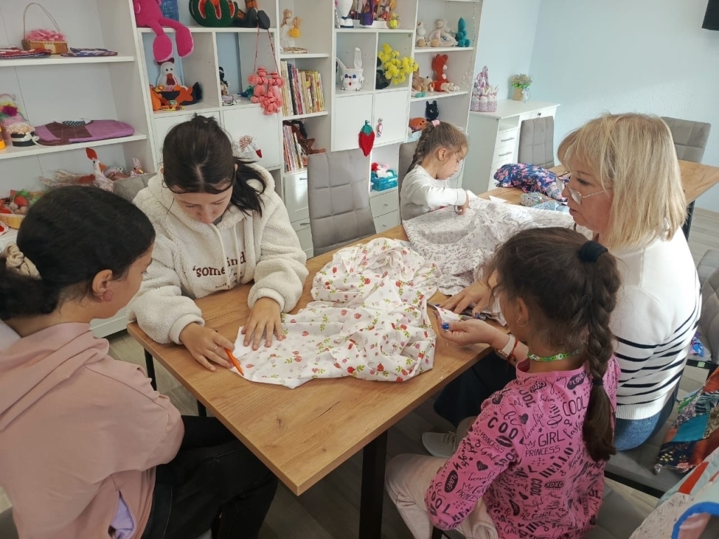 В Олонецком центре «Солнечный» открылись семейные творческие мастерские