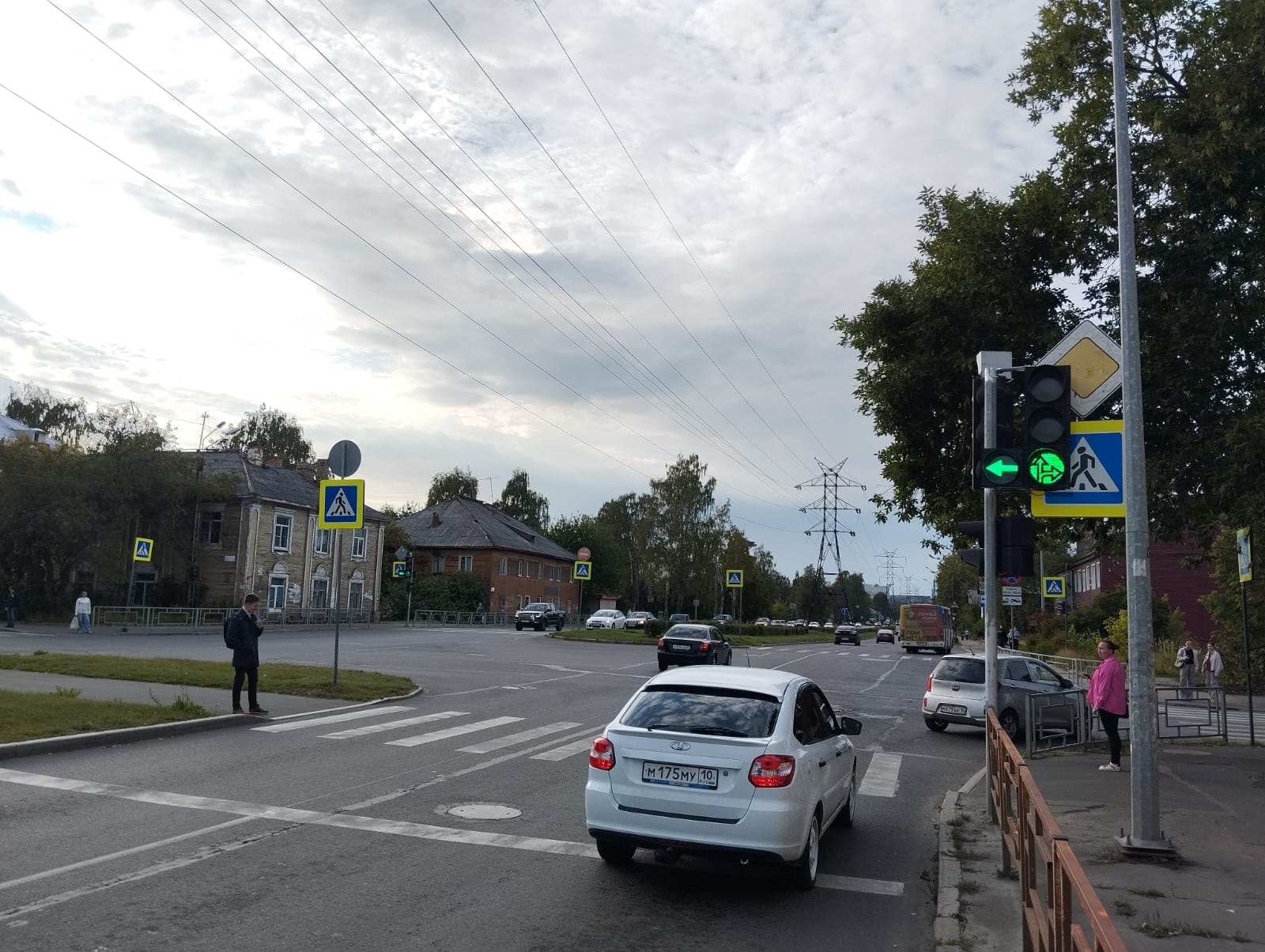 На Октябрьском проспекте изменили организацию движения