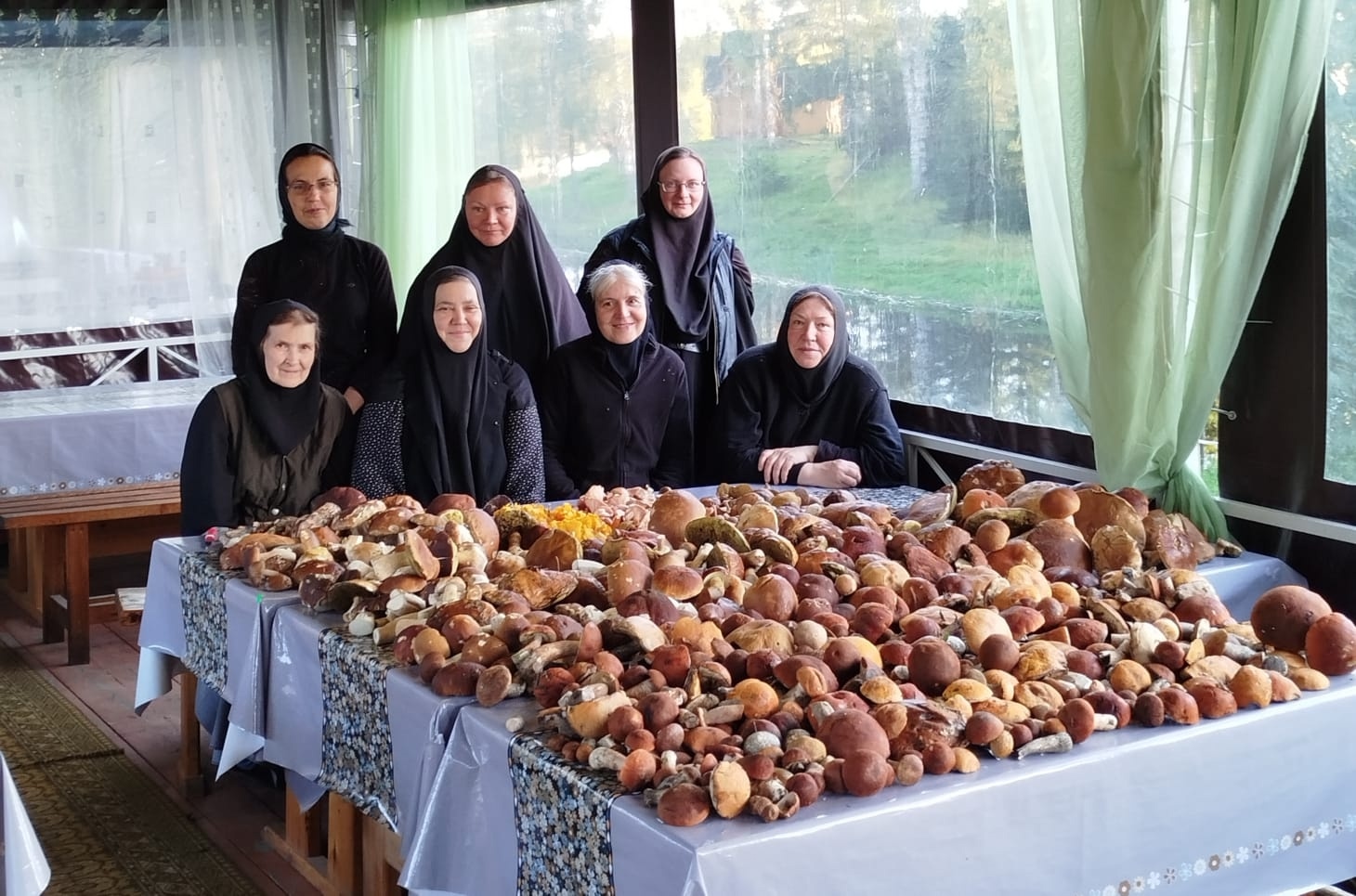 Сяндебские монахини собрали рекордный урожай грибов