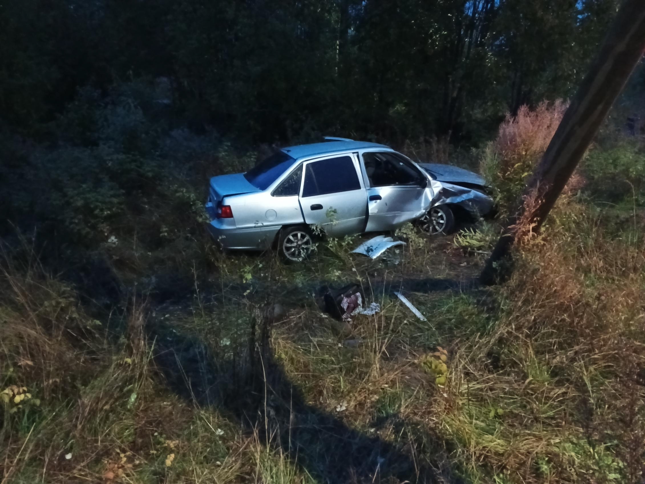 Женщину сбили в отдаленном районе Петрозаводска: пешеход в больнице, авто — в кювете