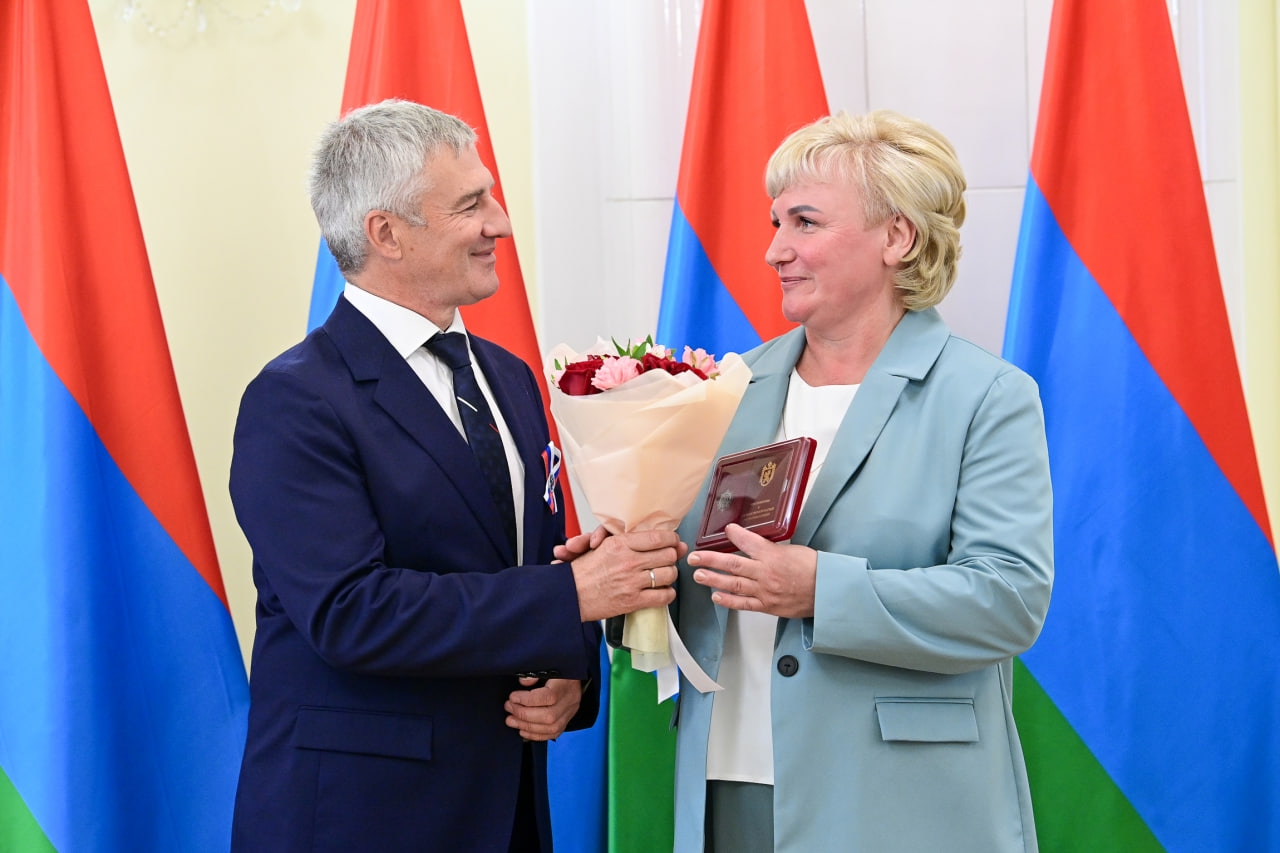 Артур Парфенчиков вручил награды сельским труженикам