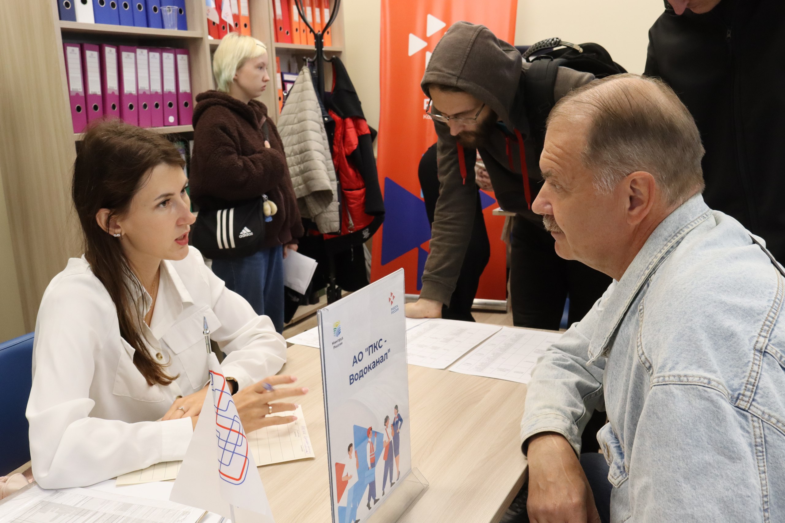 Почти 700 работодателей Карелии сегодня предлагают 6,8 тысяч вакансий