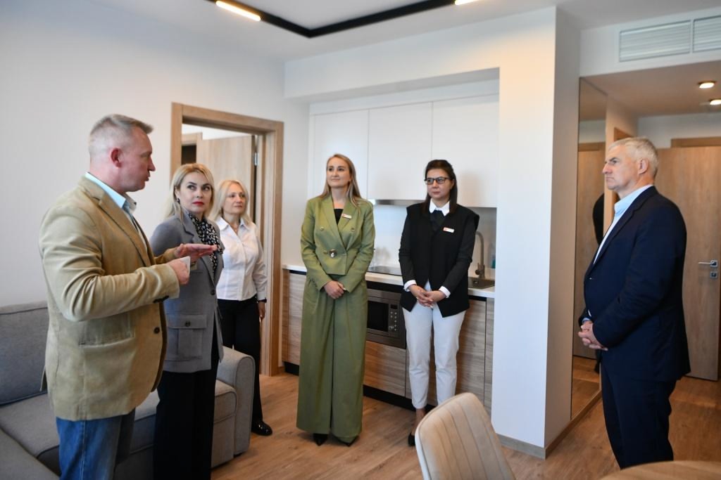 Глава Карелии посетил первый в Петрозаводске апарт-отель «Тайвас»