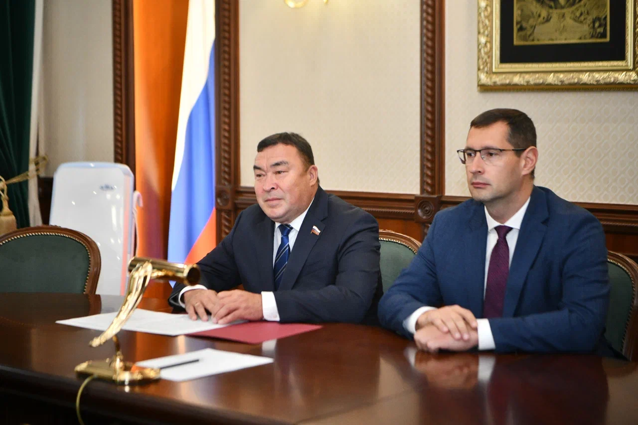 Вице-спикер Петросовета Павел Петров проконтролировал качество ремонта тротуаров на Пограничной улице