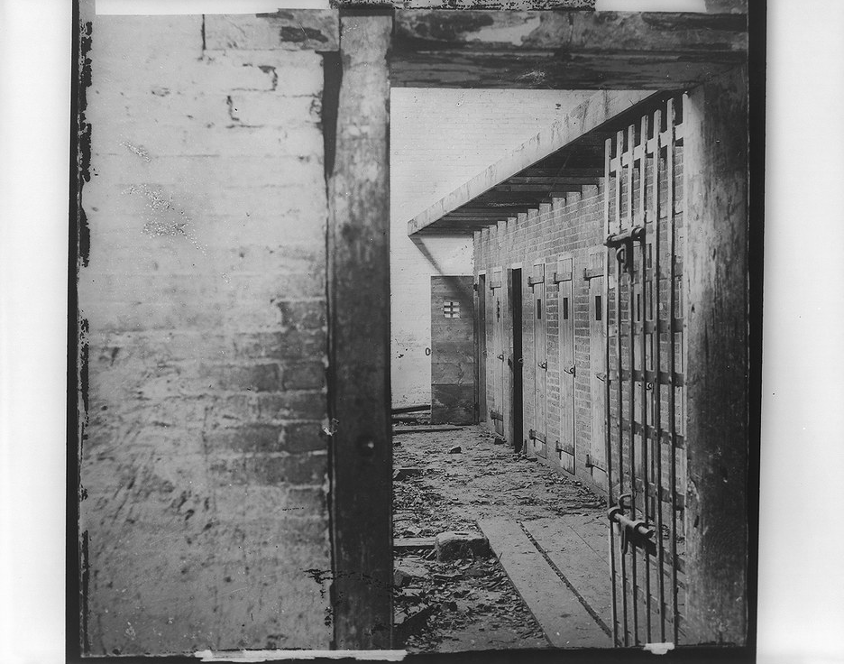 Россиянина продали за 5000 рублей и 50 кг колбасы