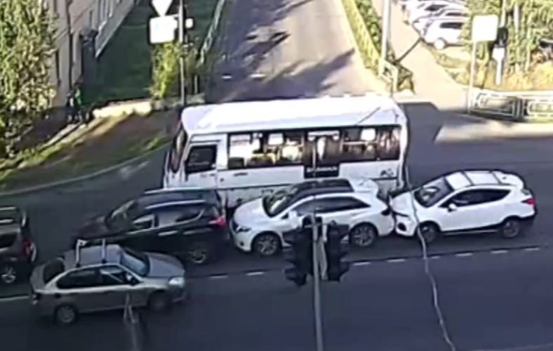 Массовое ДТП с участием трех автомобилей произошло в Петрозаводске