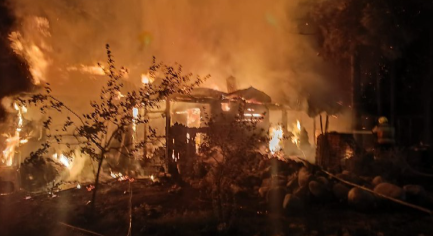Крупный пожар в Прионежском районе: огнем уничтожено три строения