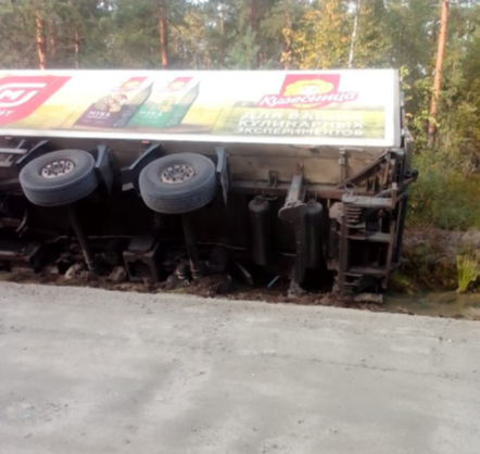 Грузовик съехал с трассы на дороге «Кемь-Калевала»