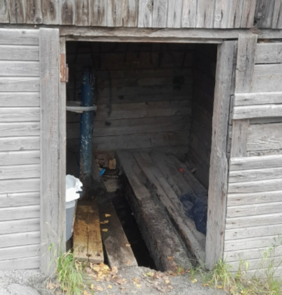 Жительница Медвежьегорска провалилась под пол в водоколонке