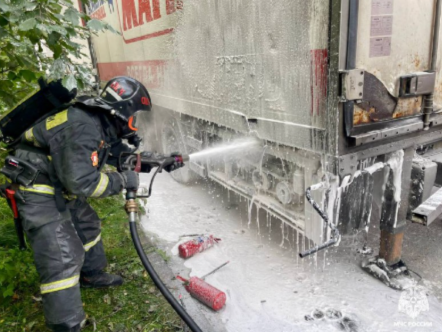 Горел фургон «Магнита», в Петрозаводске в результате ДТП пострадал человек: что ещё произошло за минувшие сутки