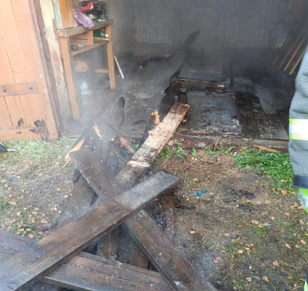 В Медвежьегорске горел гараж кооператива «Островок»