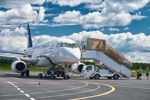 Минтранс назвал причину, почему самолет из Москвы не смог приземлиться в Петрозаводске