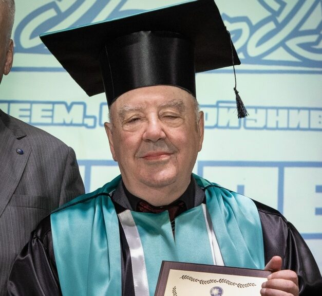 Директор Национального музея Карелии получил звание «Почетный доктор» ПетрГУ