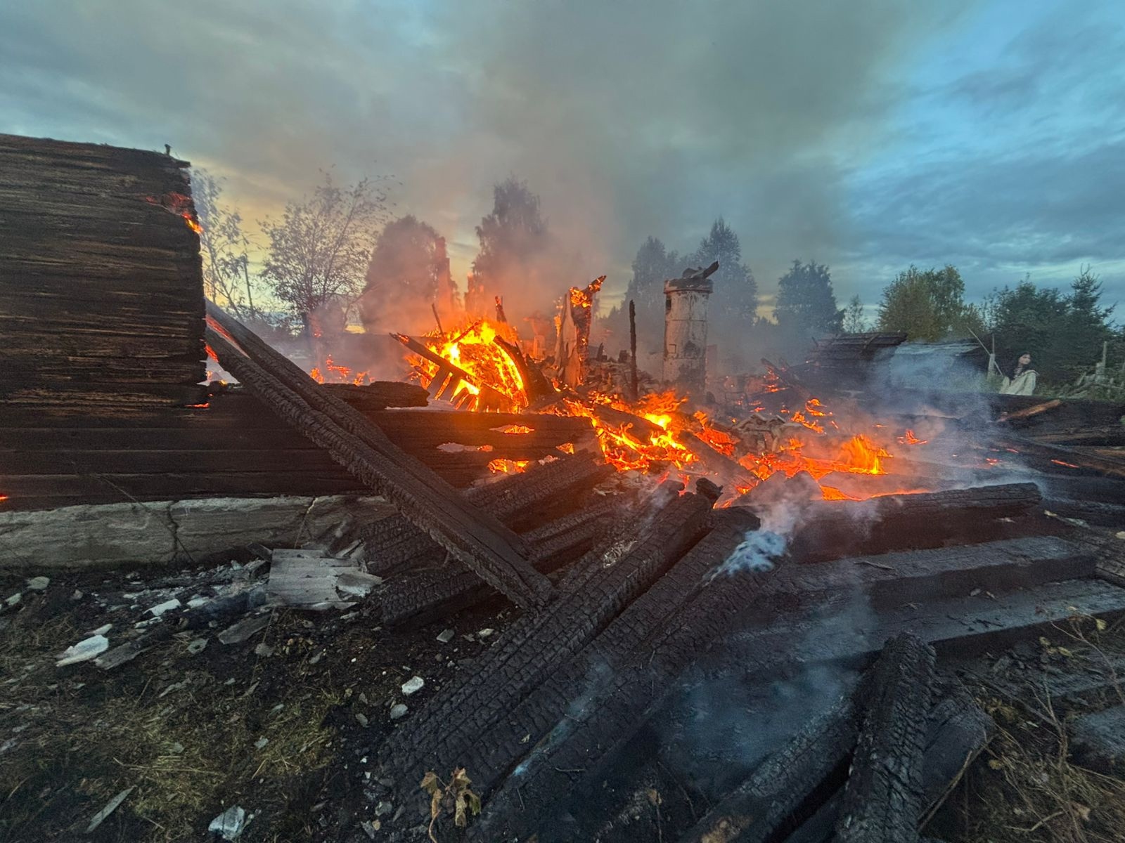 Дом сгорел из-за неисправной электропроводки в одном из поселков Сегежского округа