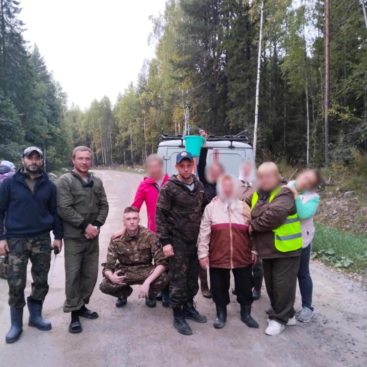 Спасатели сутки искали пропавшую женщину в лесу Карелии