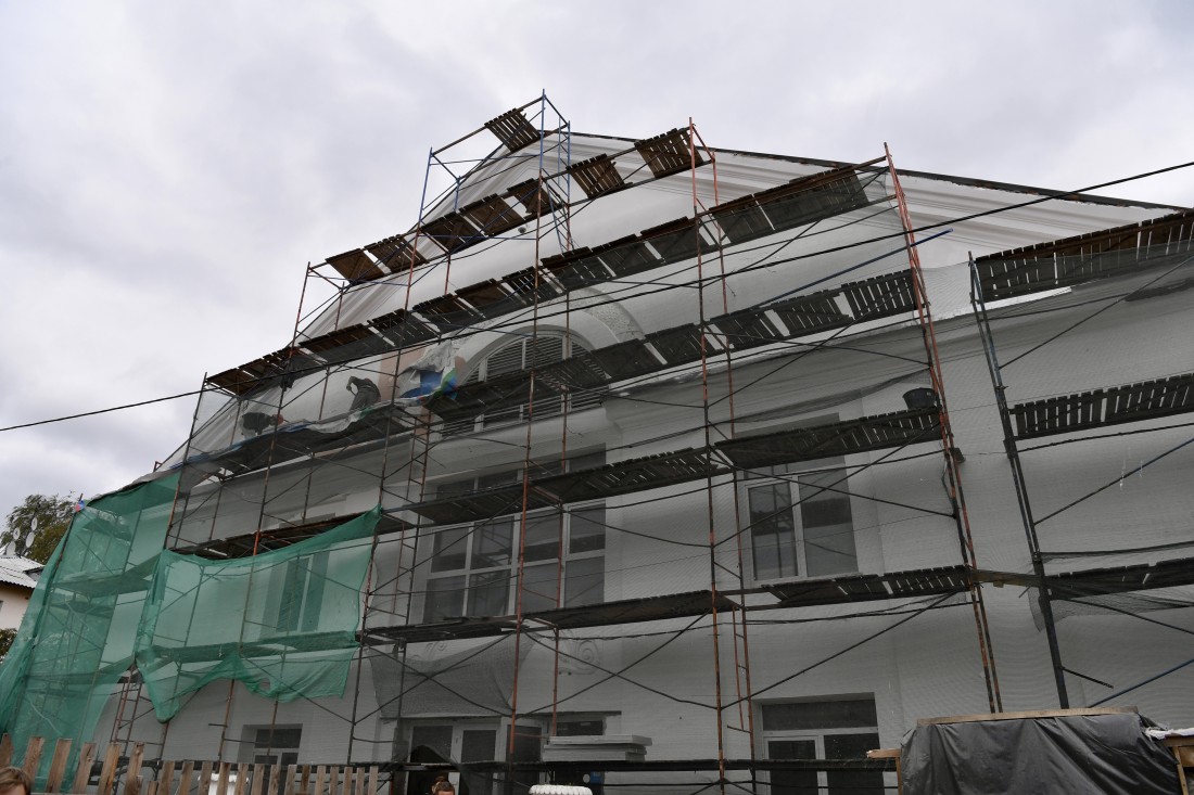 Глава Карелии проверил ход капитального ремонта Дома культуры и кинотеатра в Олонце