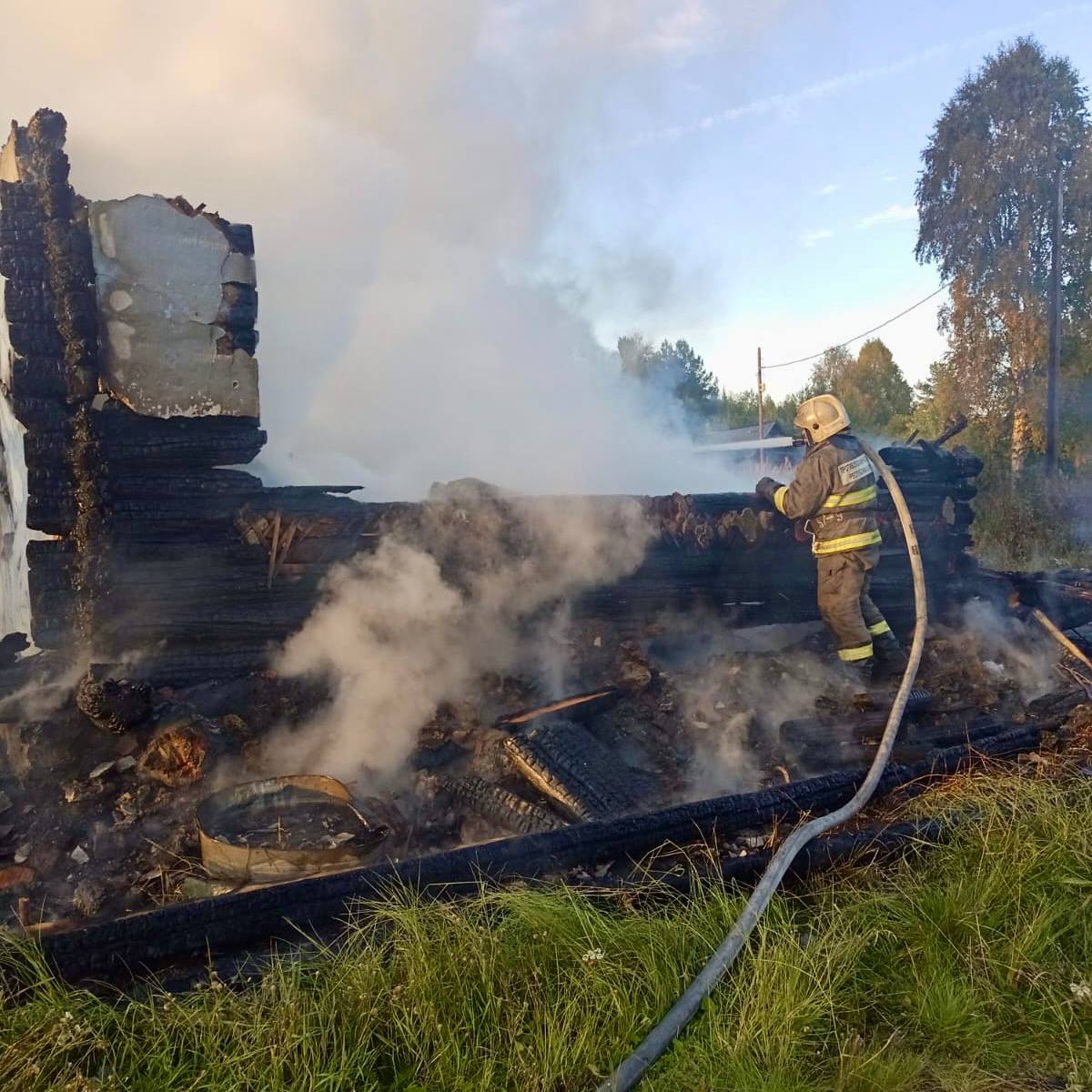 В Лоухском районе на пожаре погиб человек