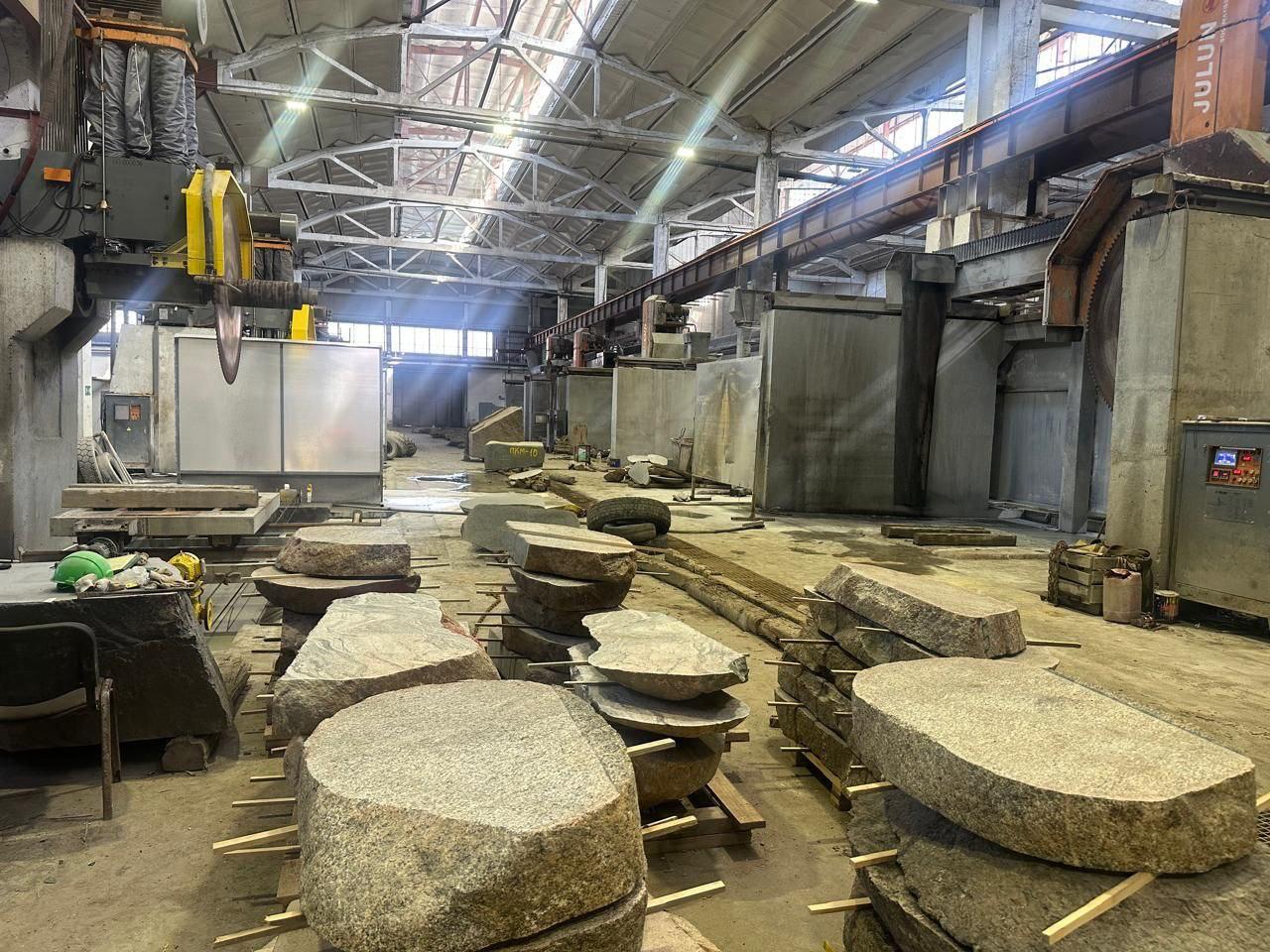 Карельское предприятие запустило уникальное производство из природных валунов