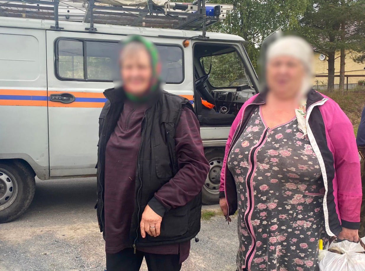 Спасатели нашли двух потерявшихся женщин в лесу в Олонецком районе