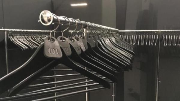 В России открыли вакансию VIP-гардеробщика с зарплатой в четверть млн рублей