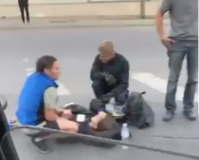 Страшная авария на Шуйском шоссе: мотоциклист лежит на асфальте