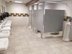 Родители и врачи бьют тревогу из-за антисанитарии и закрытых дверей в школьных санузлах