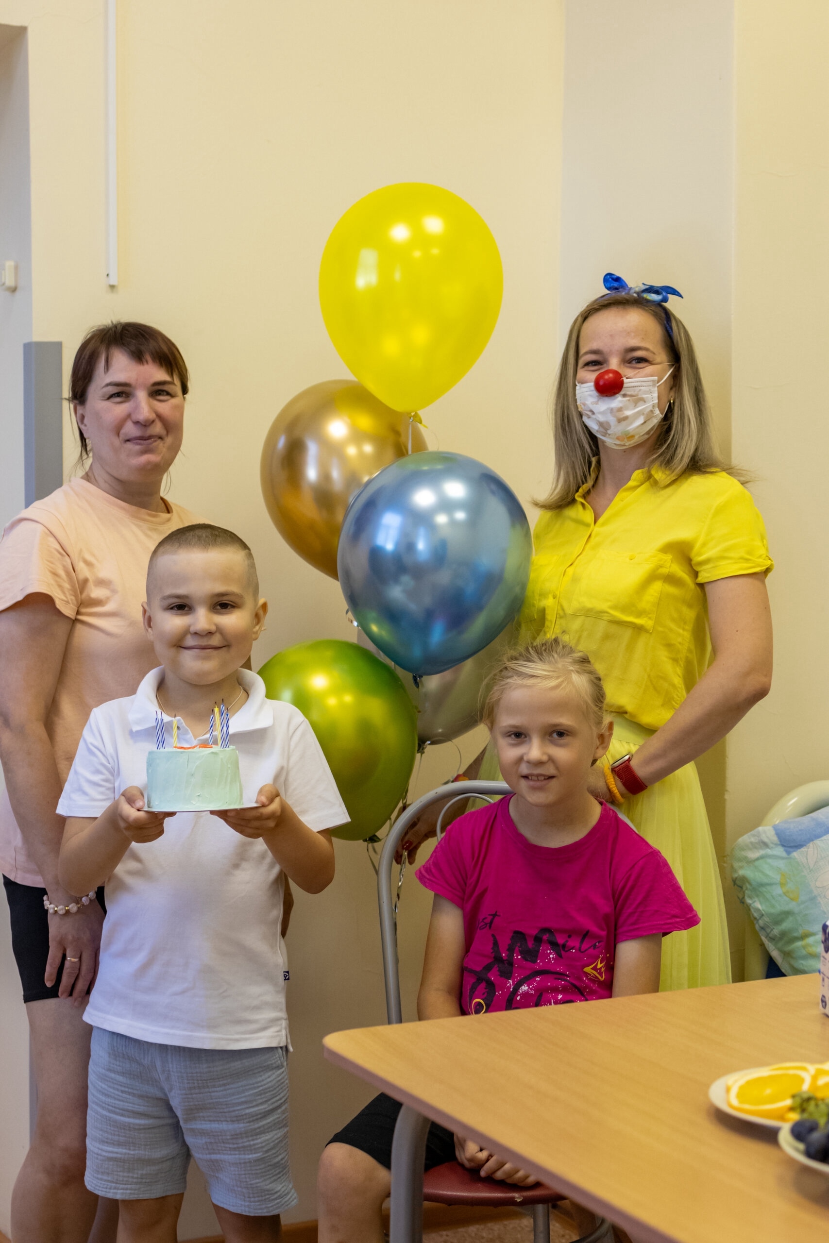 Три торта и счастливая улыбка: Илюше из Петрозаводска исполнилось 7 лет