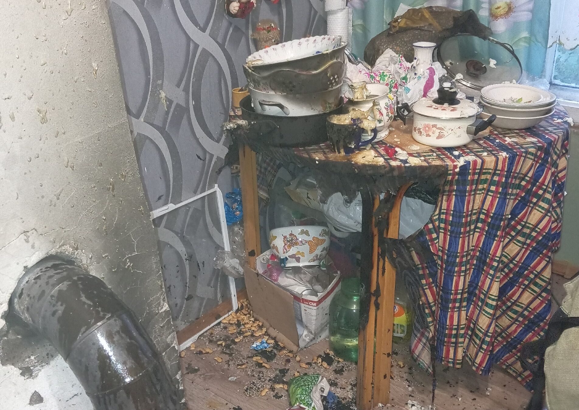 Двое мужчин в Сортавале подручными средствами потушили пожар в квартире