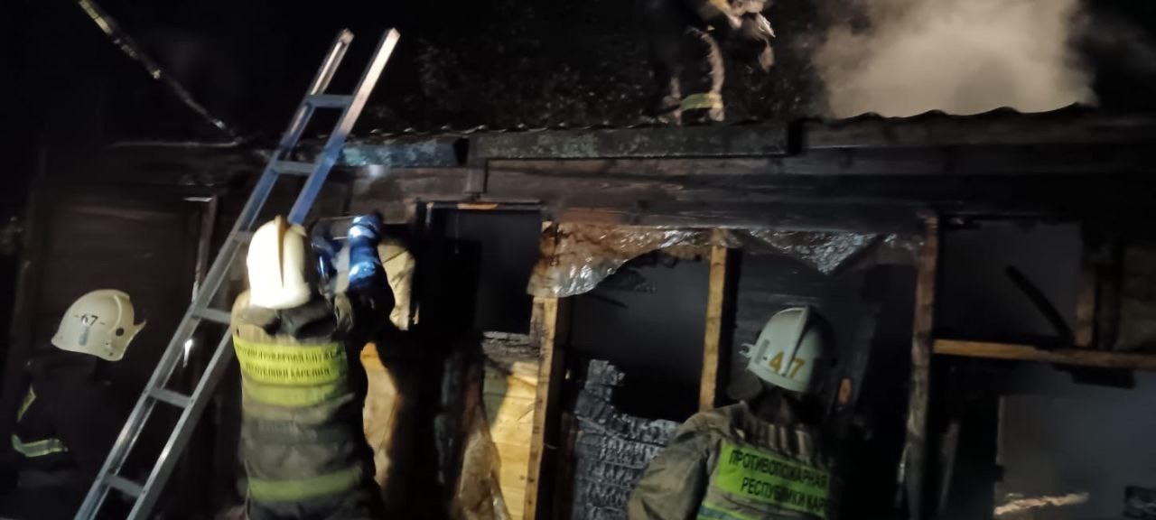 В поселке Чална вечером загорелась баня