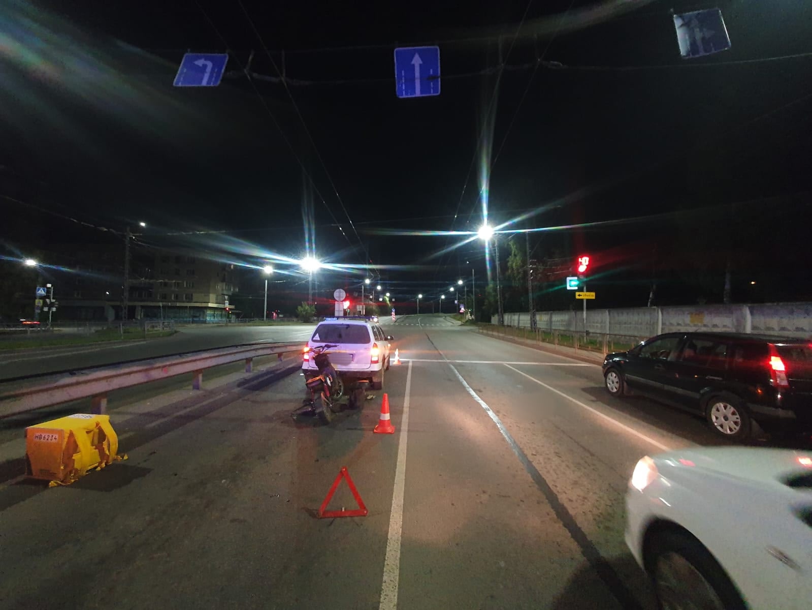 В Петрозаводске зазевавшийся мужчина на мощном скутере влетел в остановившуюся иномарку