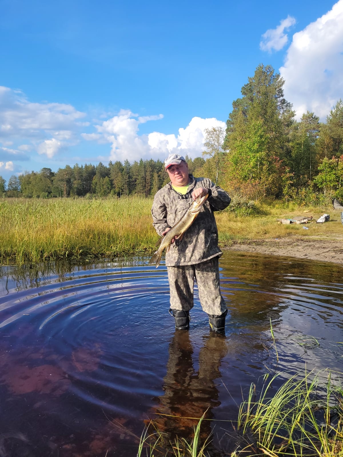 В Карелии рыбаки делятся трофеями для фотоконкурса